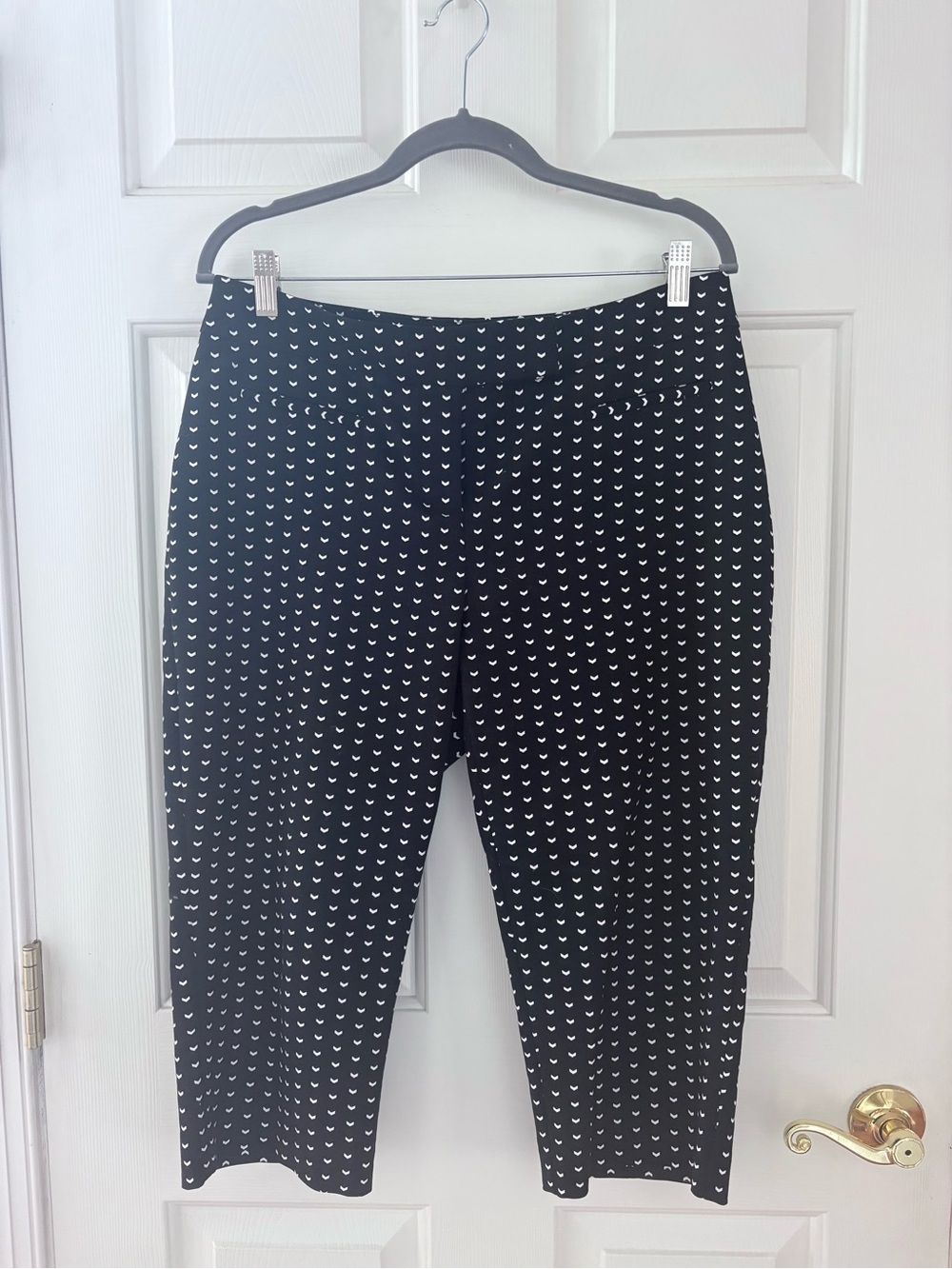 Apt. 9 Black & White Geometric Print Capri Pants
